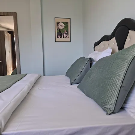 Blue Waves Apartment *